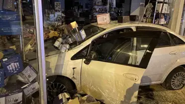 Kayseri'de Trafik Kazası: Otomobil Dükkana Girdi