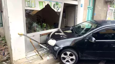 Tekirdağ'da Trafik Kazası: Otomobil Dükkana Girdi