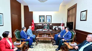 Vali Aksoy'dan Muhtarlara Plaket Töreni