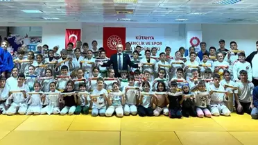 Kütahya'da 100 Sporcu Judo Kemer Sınavında Başarıyla Terfi Etti