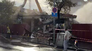 Küçükçekmece'de Bina Çöktü