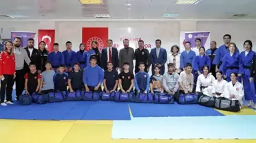 Kütahya'da Gençler için Spor Malzemesi Dağıtımı