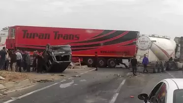 Mardin'de Tır ve Hafif Ticari Araç Çarpıştı