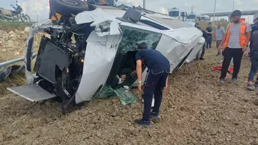 Tarsus'ta Servis Aracı Devrildi: 4 Yaralı