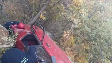 Karaman'da otomobil şarampole devrildi: 3 yaralı