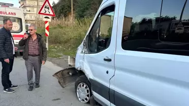 Rize'de Okul Servisi Kamyonetle Çarpıştı