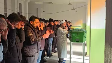 Arıza Yapan Tırı Kontrol Ederken Hayatını Kaybeden Genç Sürücü Toprağa Verildi