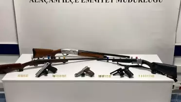 Samsun'da ruhsatsız silahlar ve çalıntı motosiklet ele geçirilmiştir