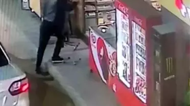 Mardin'de Cam Kapıya Çarpan Adam