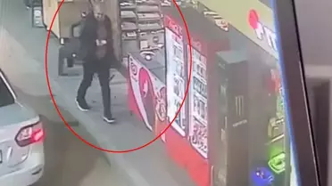 Kışkırtıcı An: Cam Kapıya Çarpan Sürücü