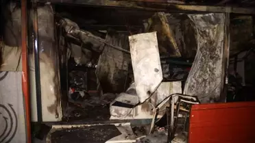 Hatay'da Depremzede Ailenin Konteyner Evi Yangında Kullanılamaz Hale Geldi