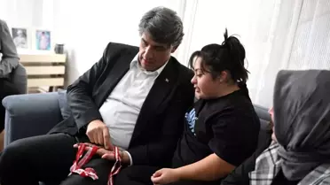 Down Sendromlu Elanur, Yüzme Yarışlarında Birinci Oldu