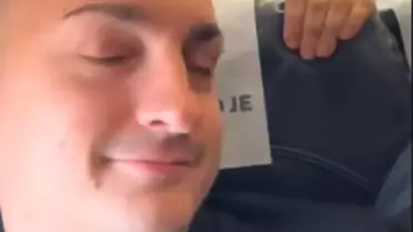 Elini koltuğuna dayayan kadının aklını aldı