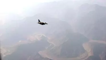 Erdoğan'ın Maskat Havaalanına inişinde F-16 savaş uçakları eşlik etti