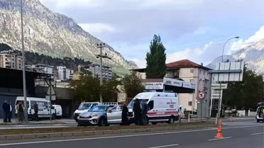 Adana'da Motosiklet Kazası: Sürücü Havada Savruldu