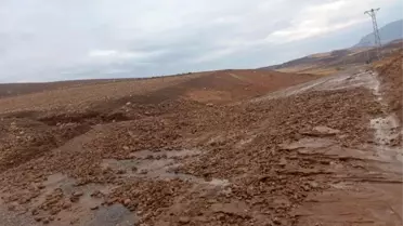 Siirt'te Heyelan Yolu Kapattı