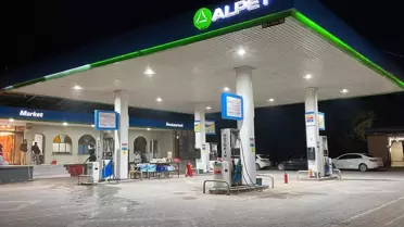 Türkiye'de 300'den fazla istasyonu var! Akaryakıt devi resmen satıldı