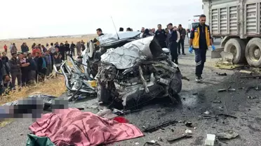 Hurdaya dönen otomobil bir aileye mezar oldu