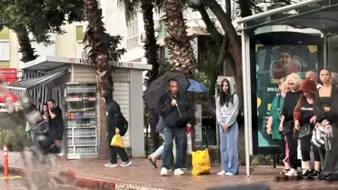 Antalya'da Sağanak Yağmur Hayatı Olumsuz Etkiledi