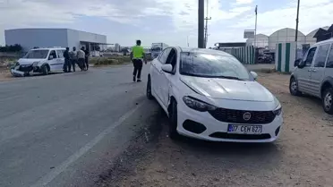 Antalya'da Kaza: U Dönüşü Yapan Araca Çarpıldı