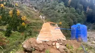 Ayder Yaylası'nda hayrete düşüren görüntü! Uzaktan gören mezar sanıyor, yanına giden şok oluyor