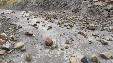 Batman'da Heyelanlar 25 Köy Yolunu Kapattı