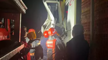 Sakarya'da Tır Kazası: Sürücü Yaralı Kurtarıldı