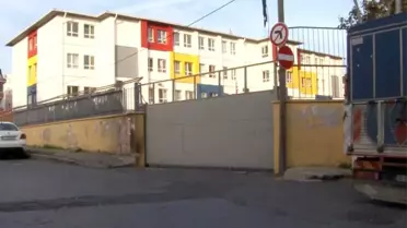 Okul Kapısı Çocukların Üzerine Düştü