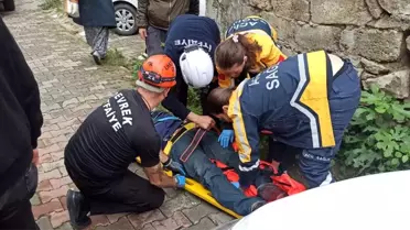 Freni Boşalan Araç Yayayı Sıkıştırdı