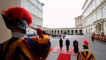 Kral Charles, Vatikan'da Papa ile Dua Etti