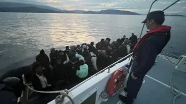 İzmir'de 72 Düzensiz Göçmen Kurtarıldı