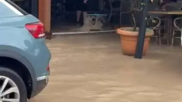 Foça'da Sağanak Yağış Su Baskınlarına Neden Oldu