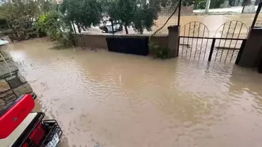 Foça'da Sağanak Yağış Hayatı Olumsuz Etkiledi