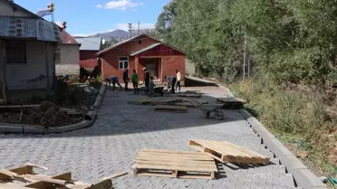 Karlıova'da Kilitli Parke Taşı Çalışmaları Devam Ediyor