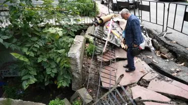 Samsun'da Sağanak Sonrası Çöken İstinat Duvarı Dükkanları Kullanılamaz Hale Getirdi