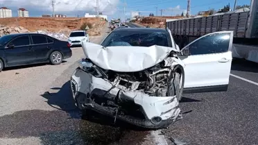 Kahta'da Otomobil-Traktör Çarpışması: 4 Yaralı