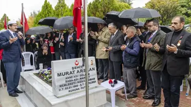 TUSAŞ saldırısında şehit olan taksi şoförü Murat Arslan mezarı başında anıldı