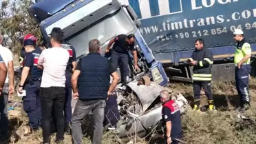 Ceyhan'da Tırla Çarpışan Otomobilin Sürücüsü Hayatını Kaybetti