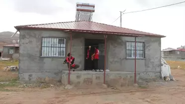 Gönüllüler Yaşlıyı Ziyaret Etti