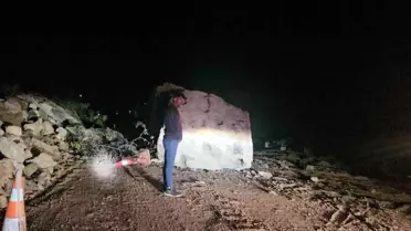 Dev Kaya Yolu Kapattı