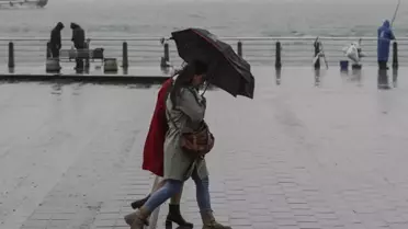 İstanbul'da okullar saat 16.00'dan itibaren tatil edildi