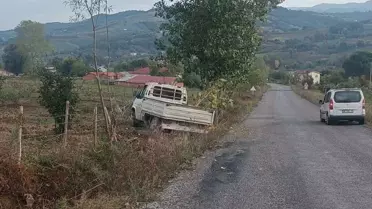 Bafra'da Kamyonet Bahçe Çitlerine Çarptı