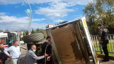 Derince'de Asfalt Silindiri Devrildi, Bir Kişi Yaralandı