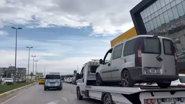 Balıkesir'de Araçta Elektrik Kaçağı Paniği