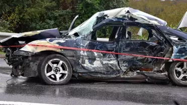 Hendek'te Otobüs ile Araç Çarpıştı: 1 Ölü, 2 Yaralı