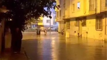 İstanbul'da Sağanak Yağış Hayatı Olumsuz Etkiledi