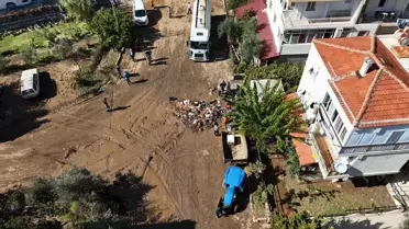 Foça'da Temizlik Çalışmaları Devam Ediyor