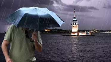 İstanbul'u sağanak vurdu! İstiklal sular altında kaldı, Vatan'da yol çöktü