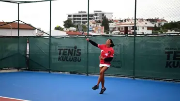 Kuşadası'nda Cumhuriyet Kupası Tenis Turnuvası Başladı