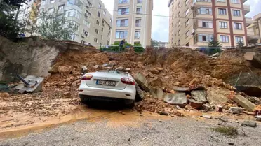 İstinat duvarı araçların üzerine böyle çöktü